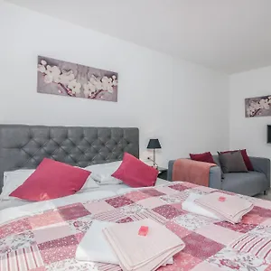 Elle Luxury Vantacici Apartment